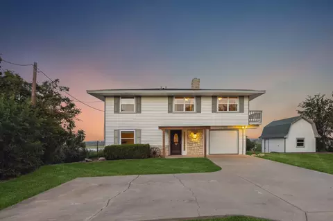 2900 Hilltop Ct, Granbury, TX 76048