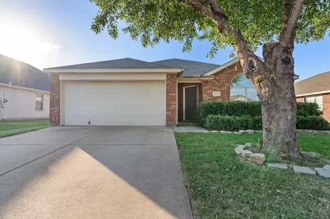 2754 Sun Rise Ln, Grand Prairie, TX 75052