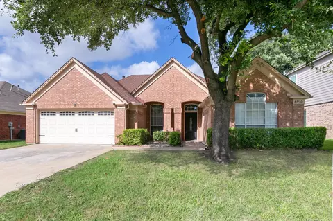 6910 Hawaii Ln, Arlington, TX 76016