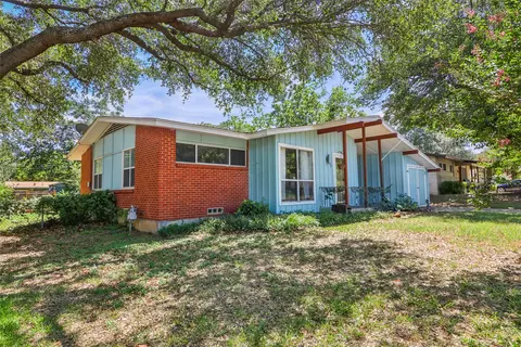 609 Pine St, Hurst, TX 76053 photo 2