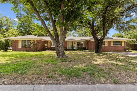1215 Hilltop Dr, Cleburne, TX 76033