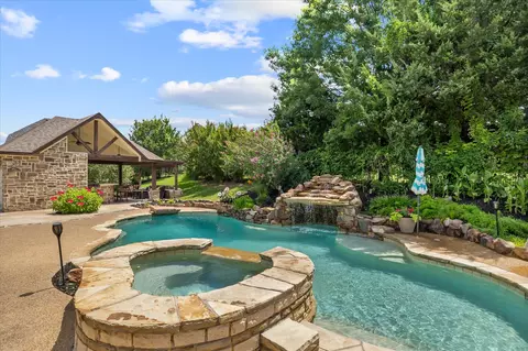 2402 Deer Run Ct, Heath, TX 75032