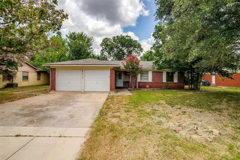 4708 Carlyle Dr, Fort Worth, TX 76132