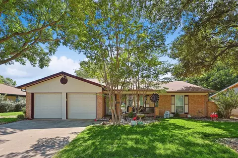 7532 Red Oak St, North Richland Hills, TX 76182