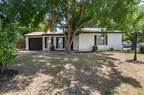 7000 Greenview Cir N, Fort Worth, TX 76120