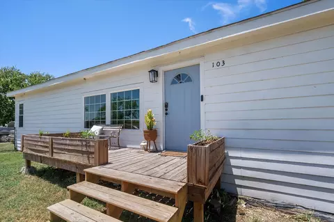103 Wright St, Barry, TX 75102