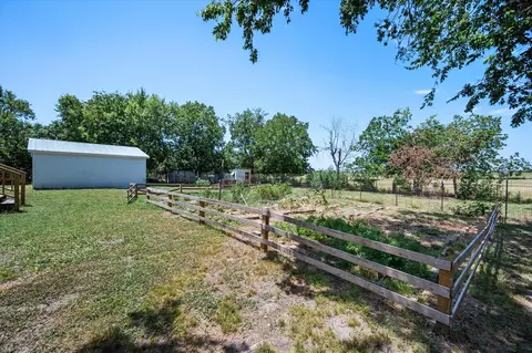 103 Wright St, Barry, TX 75102 photo 23