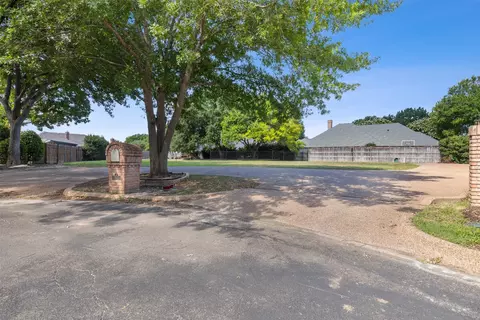 4904 Bradford Ct, Fort Worth, TX 76132