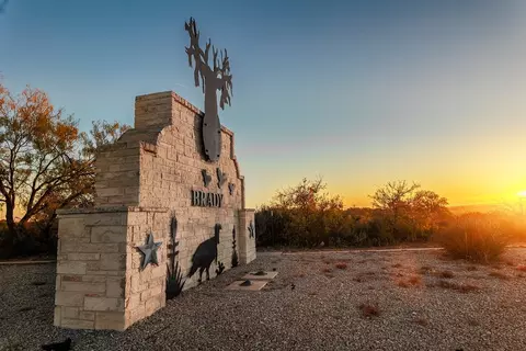 2345 S Bridge St, Brady, TX 76825