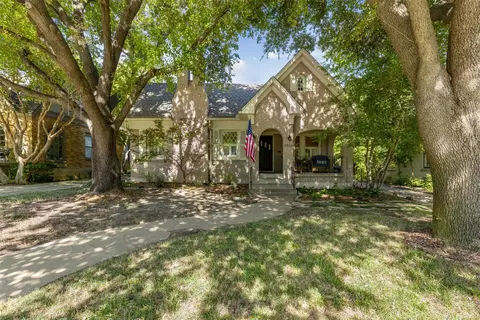 2213 Tremont Ave, Fort Worth, TX 76107