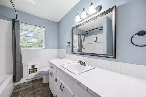 Bath - 1520 E Devine St, Tyler, TX 75701 photo 1 of 4