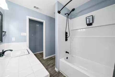 Bath - 1520 E Devine St, Tyler, TX 75701 photo 2 of 4