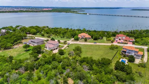 1112 Mallard Pointe Dr, Grand Prairie, TX 75104
