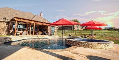 156 Ellis Spring Dr, Weatherford, TX 76085