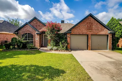 6955 Briarwood Dr, Fort Worth, TX 76132