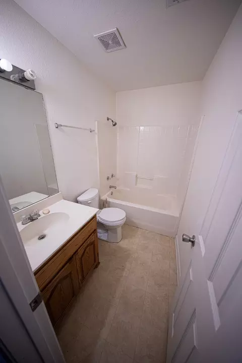 Bath - 3925 Trinity Ln, Abilene, TX 79602 photo 1 of 3