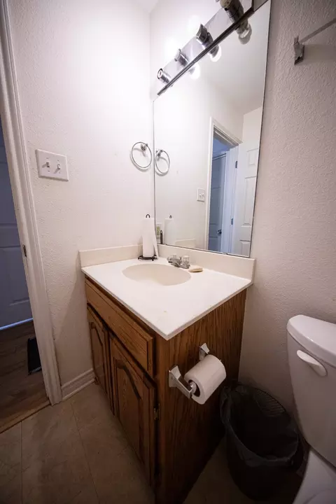 Bath - 3925 Trinity Ln, Abilene, TX 79602 photo 2 of 3