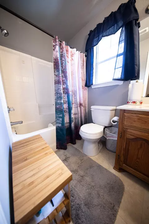 Bath - 3925 Trinity Ln, Abilene, TX 79602 photo 3 of 3
