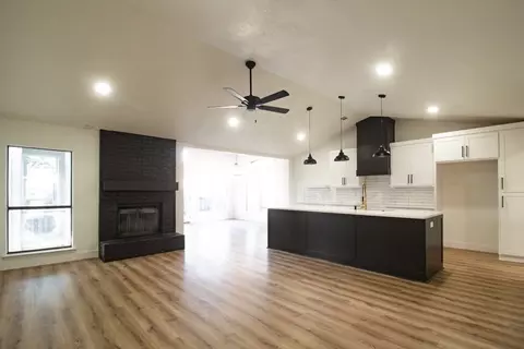 403 Thorn Wood Dr, Euless, TX 76039