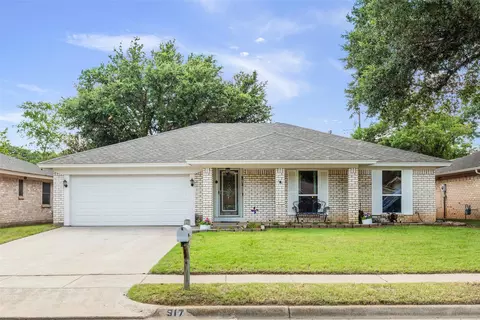 917 Columbus Ct, Bedford, TX 76022