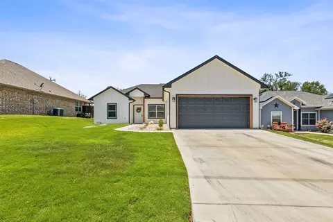 2202 Navasota St, Granbury, TX 76048