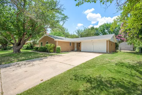 326 Todd St, Burleson, TX 76028
