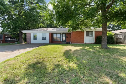 405 Irene St, Burleson, TX 76028