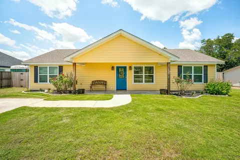 404 Timberline Dr, Granbury, TX 76048