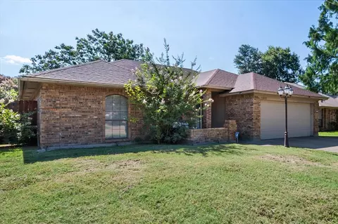 6301 Berlinetta Dr, Arlington, TX 76001