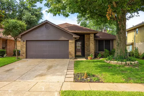 8512 Brushy Creek Trl, Fort Worth, TX 76118