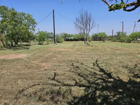 110 Apache Rd, Tye, TX 79563 photo 3