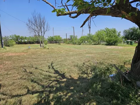 110 Apache Rd, Tye, TX 79563 photo 2