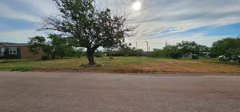 110 Apache Rd, Tye, TX 79563 photo 4