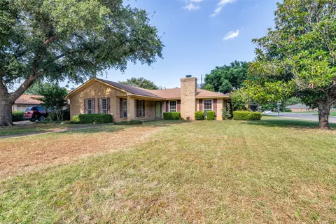 901 Juniper Pl, Lewisville, TX 75077