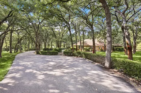 400 Oak Ln, Euless, TX 76039