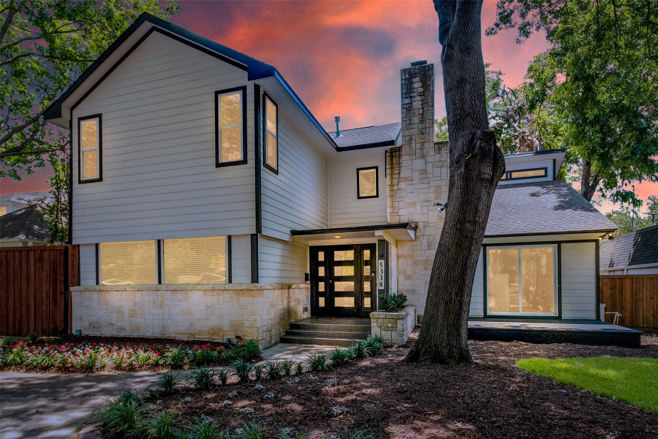 5338 W Mockingbird Ln  