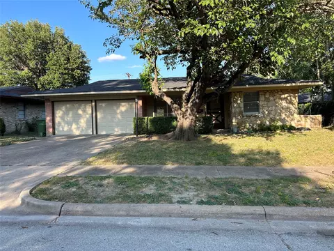 2426 Newcastle Dr, Garland, TX 75041