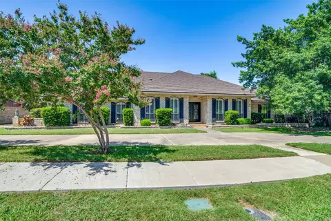 421 Guadalajara Cir, Irving, TX 75062