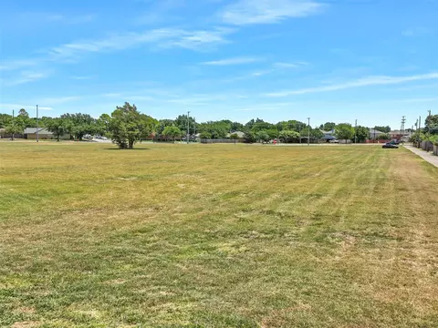 3401 Roan Rd, Garland, TX 75043