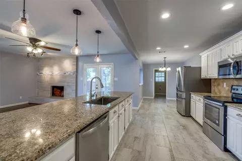 9 Melroy Cir, The Colony, TX 75056