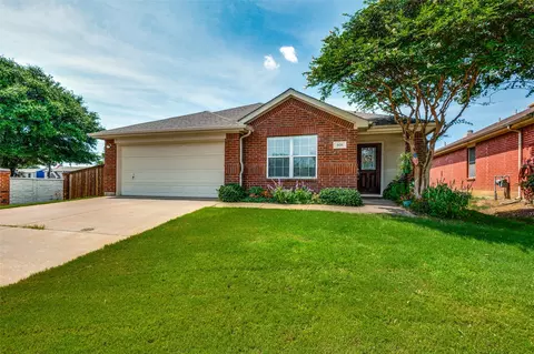 801 Deerbrook Cir, Grand Prairie, TX 75052