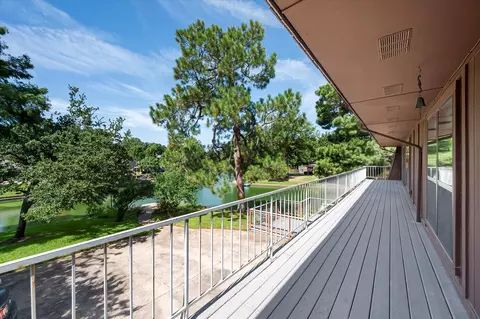 2213 Winewood Ln, Arlington, TX 76013