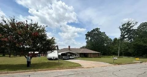 1046 Thatcher St, Denison, TX 75020