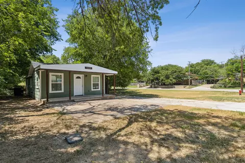 5229 Glade St, Sansom Park, TX 76114