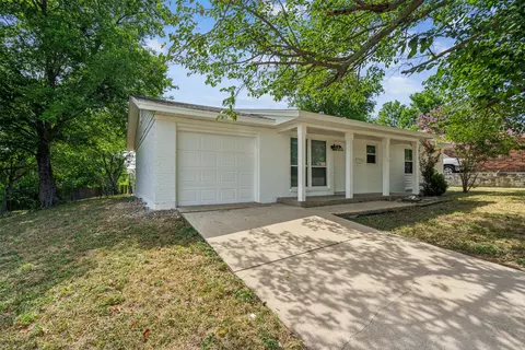 6208 Loydhill Ln, Fort Worth, TX 76135