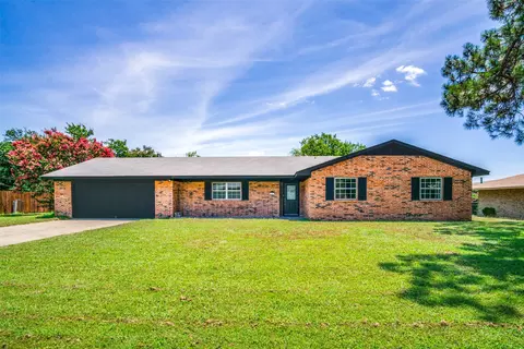 307 Oakwood Dr, Keene, TX 76059