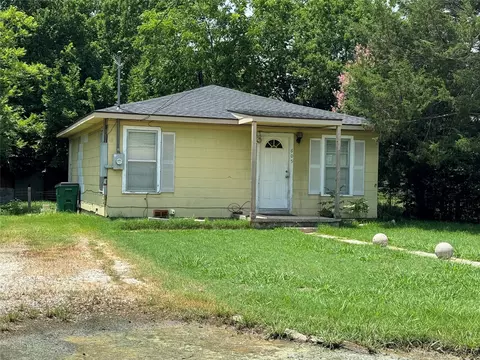 605 S Howeth St, Gainesville, TX 76240