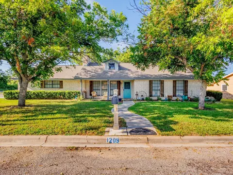 1209 Switzer St, Bangs, TX 76823