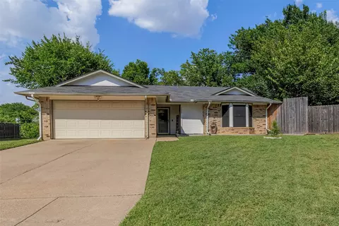 2403 Homewood Trl, Arlington, TX 76015
