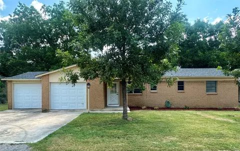210 N Ervin St, Comanche, TX 76442